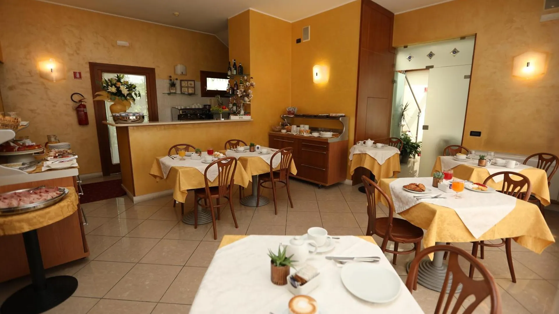 Hotel Cris Mestre 3*,  Italy