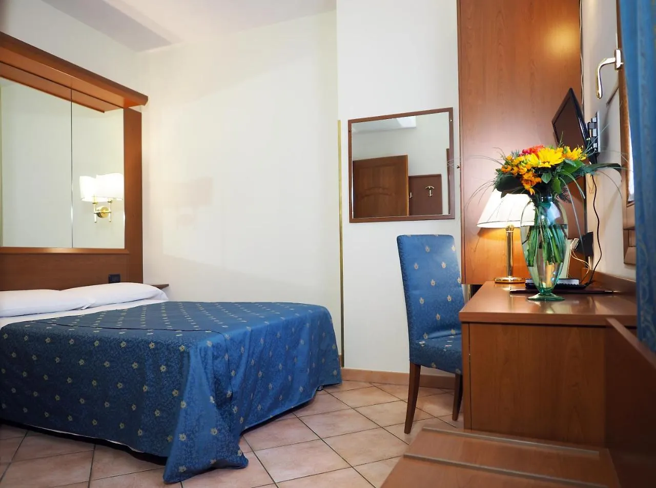 Hotel Cris Mestre 3*,  Italy