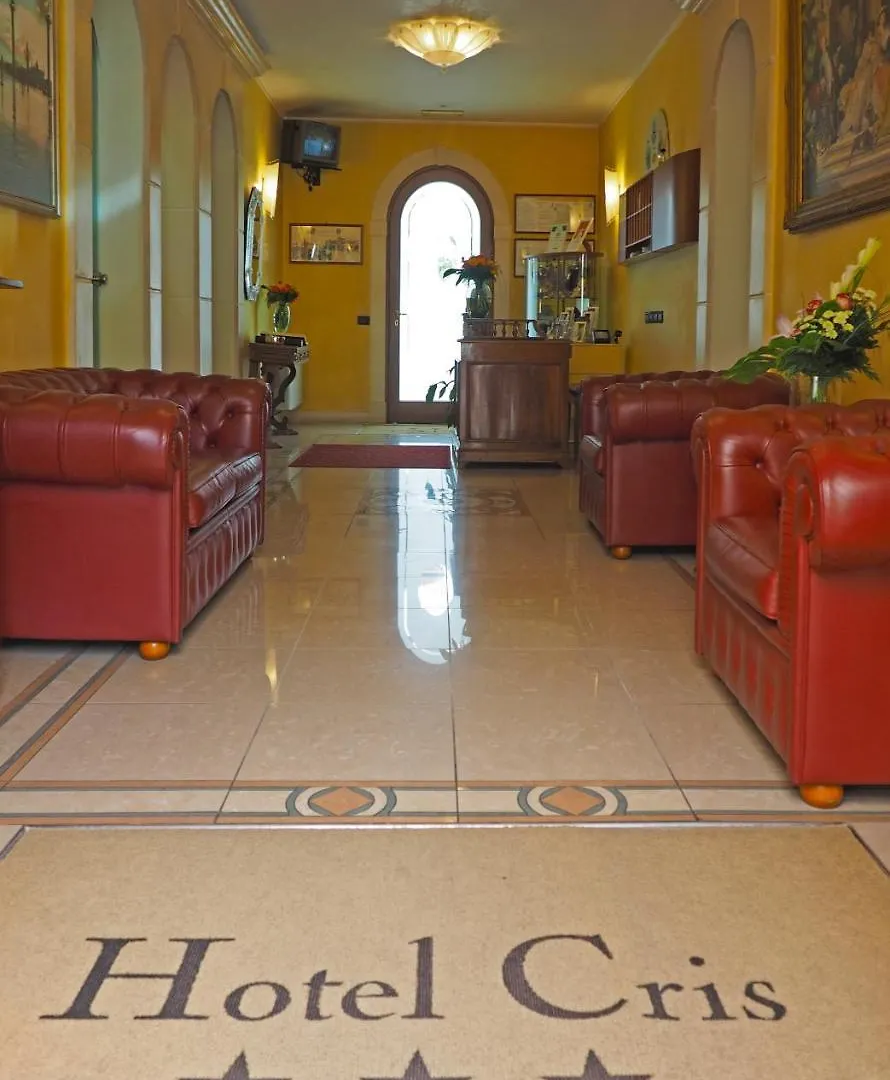 Hotel Cris Mestre 3*,
