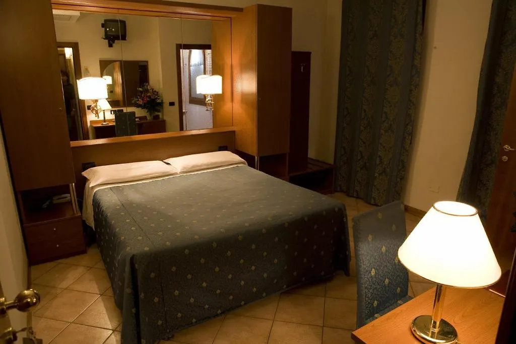 Hotel Cris Mestre
