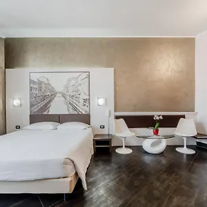 *** Otel Navigli İtalya